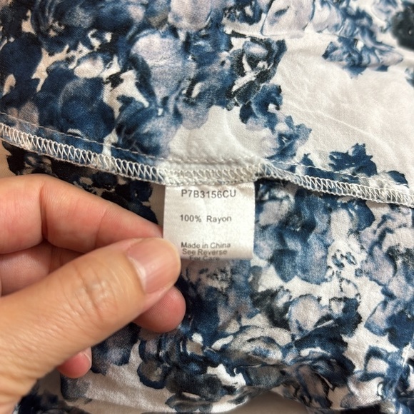 Parker Blue and White Floral Smocked 3/4 Sleeve Off Shoulder Blouse Size Medium - Picture 6 of 8